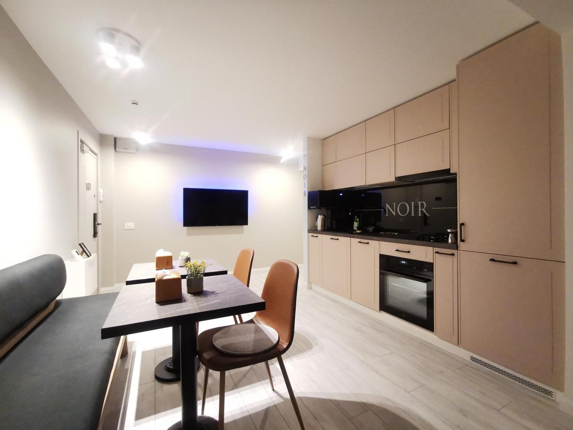 Noir Apartment Hateg Exterior photo